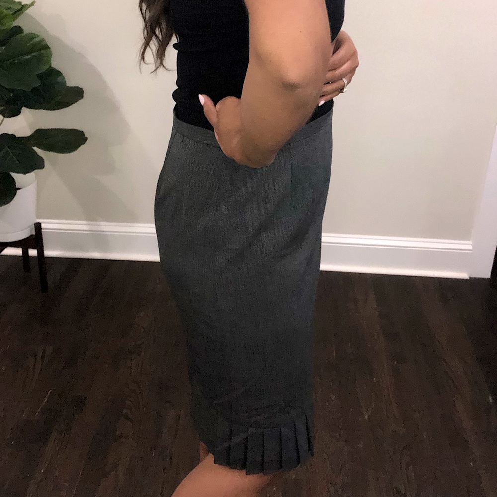 Gray side pleated skirt